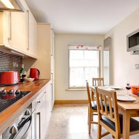 2 Bed In Oc-w400 * 惠特比