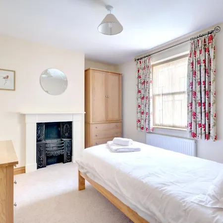 2 Bed In Oc-w400 * Whitby