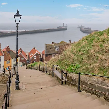 2 Bed In Oc-w400 * Whitby