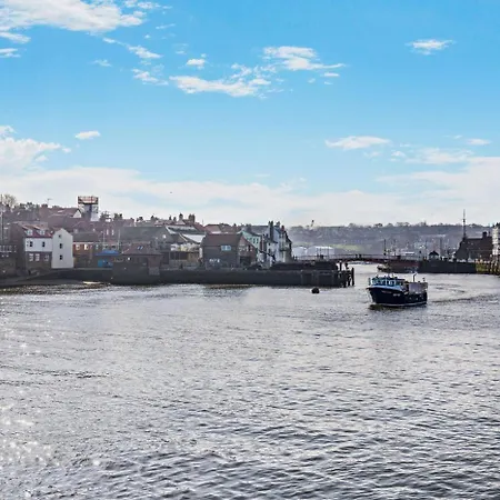 2 Bed In Oc-w400 * Whitby